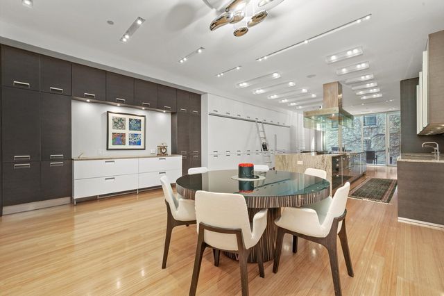 861 N LaSalle Street, Chicago, IL 60610