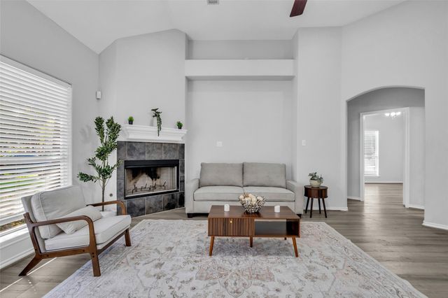 3002 Pine Chase Drive, Montgomery, TX 77356
