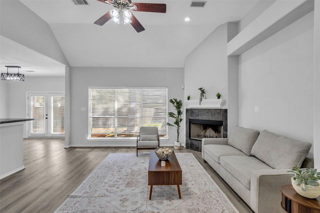 3002 Pine Chase Drive, Montgomery, TX 77356