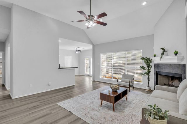 3002 Pine Chase Drive, Montgomery, TX 77356
