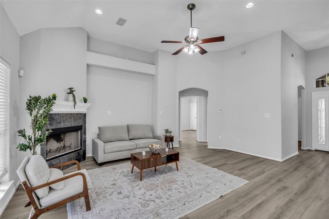 3002 Pine Chase Drive, Montgomery, TX 77356