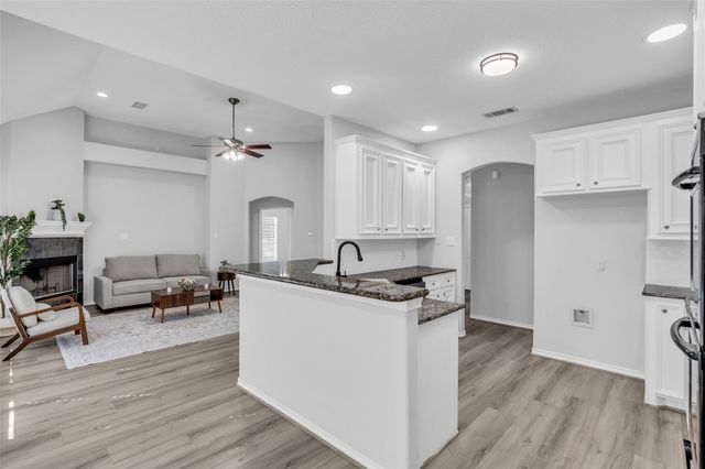 3002 Pine Chase Drive, Montgomery, TX 77356
