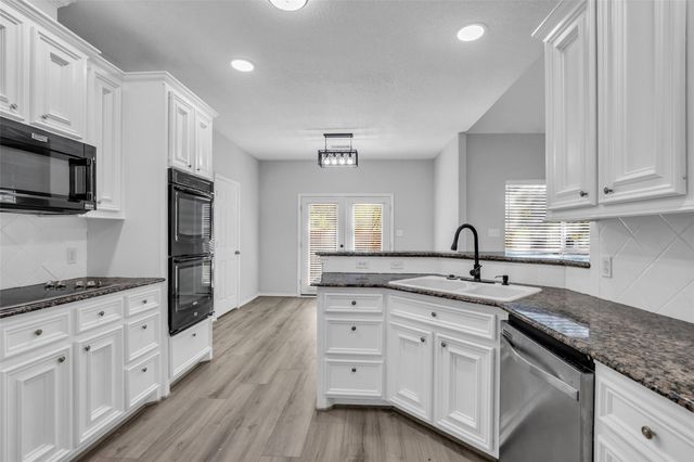 3002 Pine Chase Drive, Montgomery, TX 77356