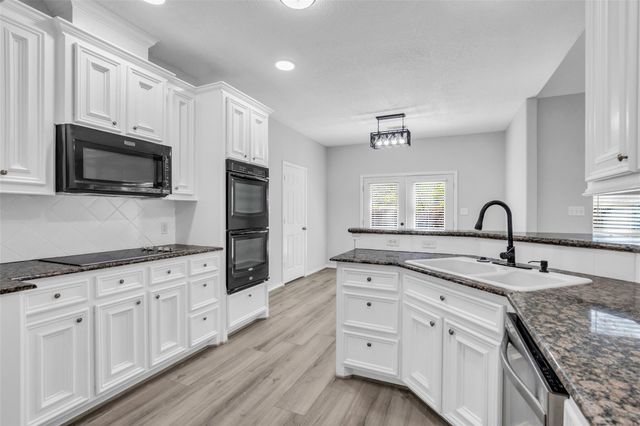 3002 Pine Chase Drive, Montgomery, TX 77356