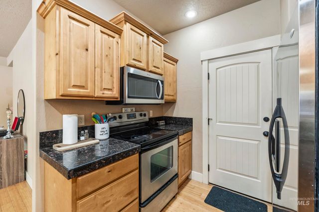 5233 W Morris Hill Rd, Boise, ID 83705