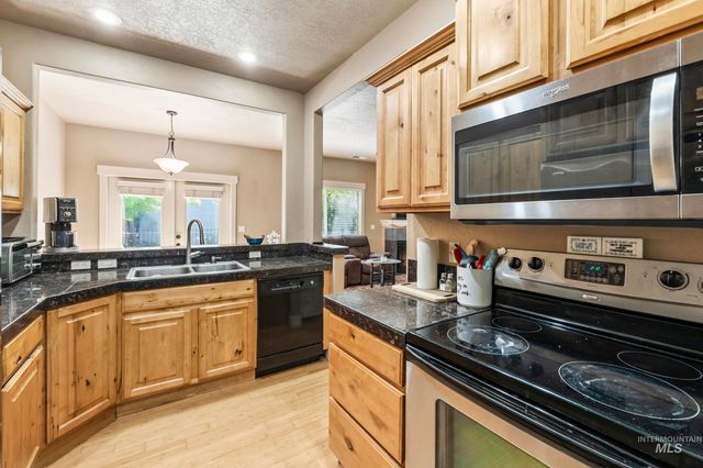 5233 W Morris Hill Rd, Boise, ID 83705