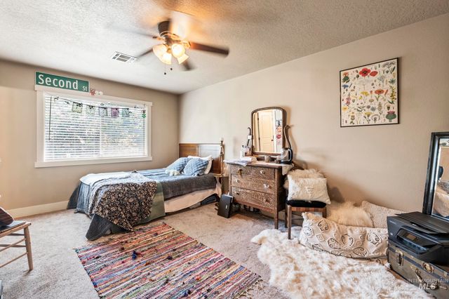 5233 W Morris Hill Rd, Boise, ID 83705