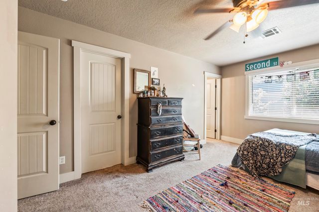 5233 W Morris Hill Rd, Boise, ID 83705