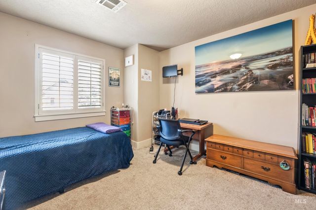 5233 W Morris Hill Rd, Boise, ID 83705