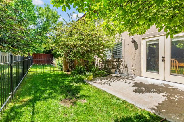 5233 W Morris Hill Rd, Boise, ID 83705
