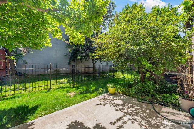 5233 W Morris Hill Rd, Boise, ID 83705