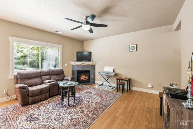 5233 W Morris Hill Rd, Boise, ID 83705