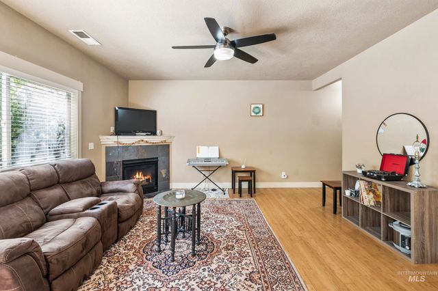 5233 W Morris Hill Rd, Boise, ID 83705