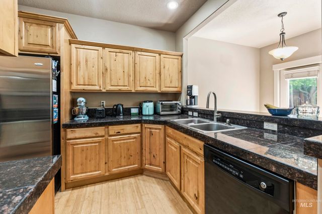 5233 W Morris Hill Rd, Boise, ID 83705