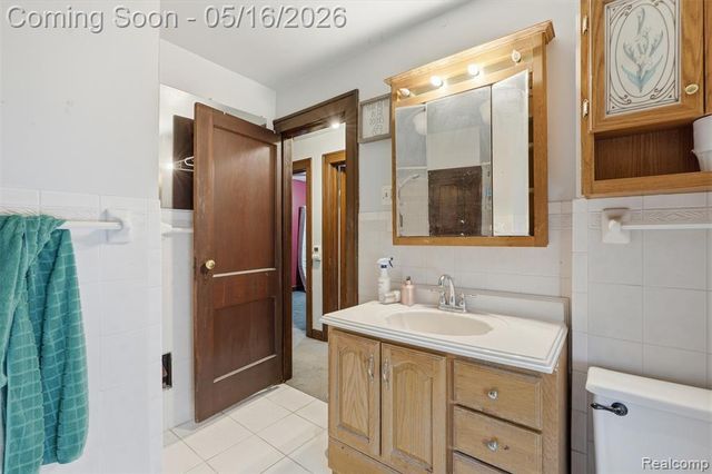 221 Bondie Street, Wyandotte, MI 48192