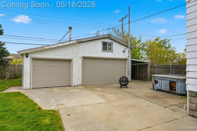 221 Bondie Street, Wyandotte, MI 48192