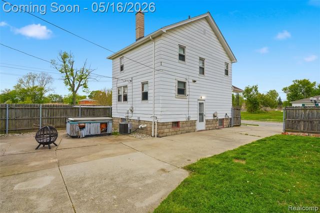 221 Bondie Street, Wyandotte, MI 48192
