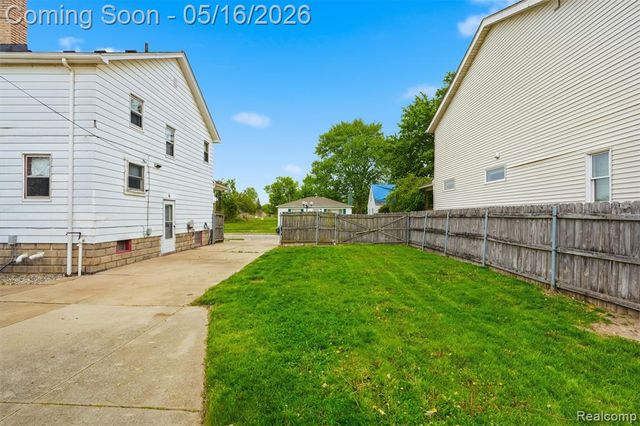 221 Bondie Street, Wyandotte, MI 48192