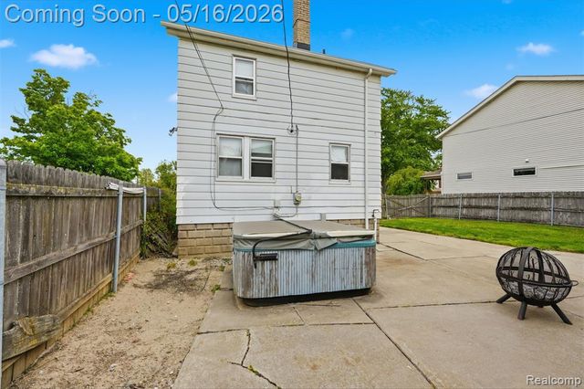 221 Bondie Street, Wyandotte, MI 48192