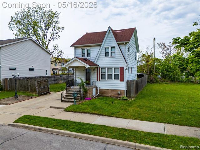 221 Bondie Street, Wyandotte, MI 48192