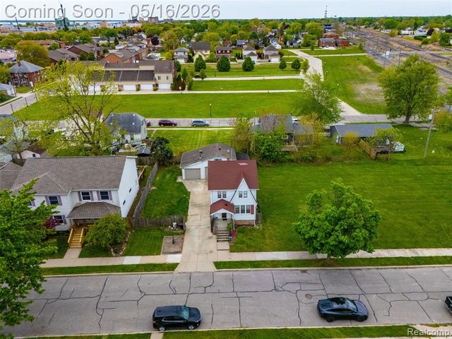 221 Bondie Street, Wyandotte, MI 48192