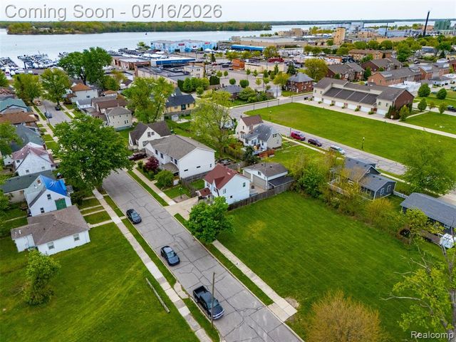 221 Bondie Street, Wyandotte, MI 48192