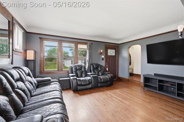 221 Bondie Street, Wyandotte, MI 48192