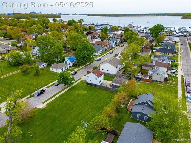 221 Bondie Street, Wyandotte, MI 48192