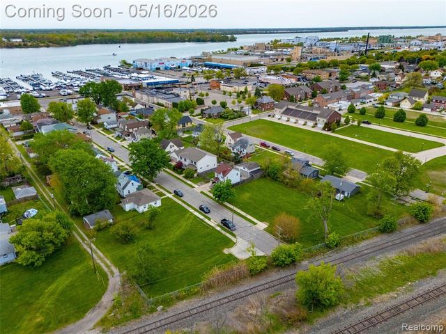 221 Bondie Street, Wyandotte, MI 48192