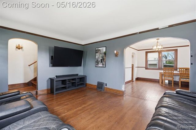 221 Bondie Street, Wyandotte, MI 48192