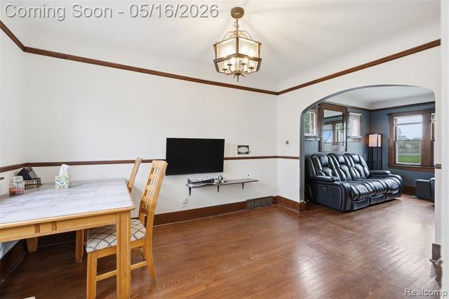 221 Bondie Street, Wyandotte, MI 48192