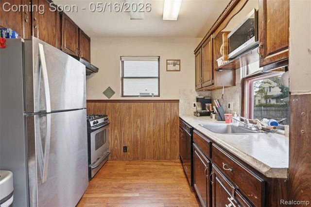 221 Bondie Street, Wyandotte, MI 48192