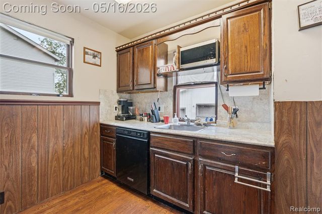 221 Bondie Street, Wyandotte, MI 48192