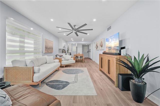 292 Banyan BLVD # 292, Naples, FL 34102