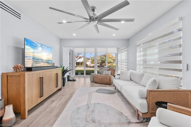 292 Banyan BLVD # 292, Naples, FL 34102