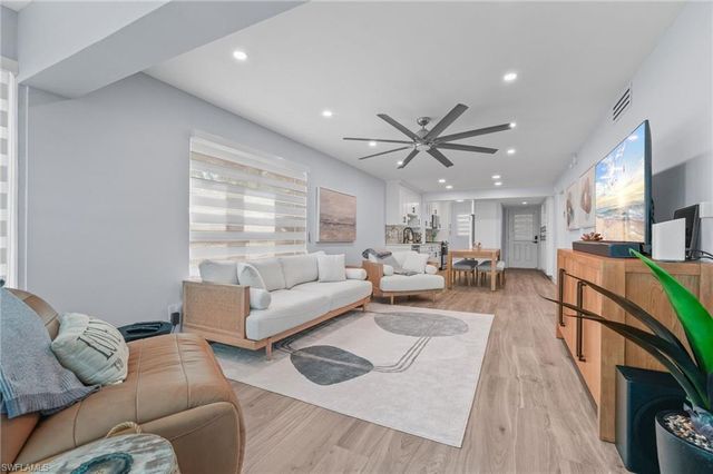 292 Banyan BLVD # 292, Naples, FL 34102