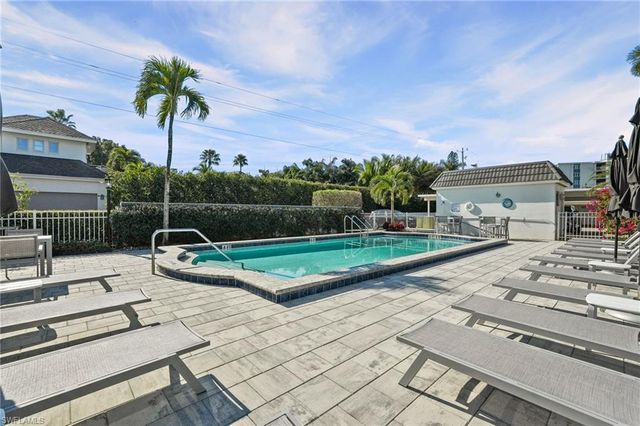 292 Banyan BLVD # 292, Naples, FL 34102