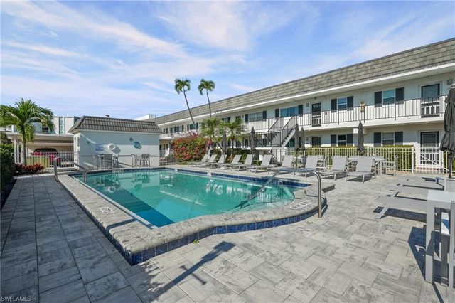 292 Banyan BLVD # 292, Naples, FL 34102