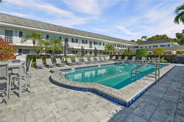 292 Banyan BLVD # 292, Naples, FL 34102