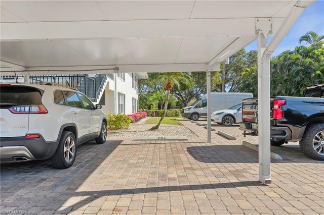 292 Banyan BLVD # 292, Naples, FL 34102