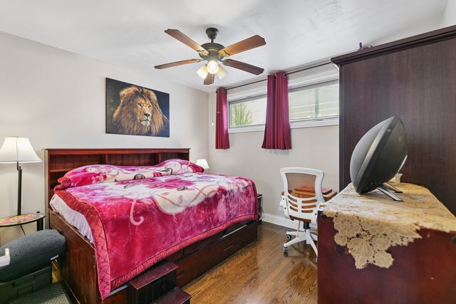 10222 S California Avenue, Evergreen Park, IL 60805