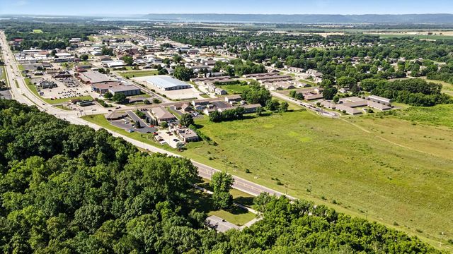 809 HOLMEN DRIVE N, Holmen, WI 54636