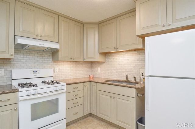 702 W Washington Street, O'fallon, IL 62269