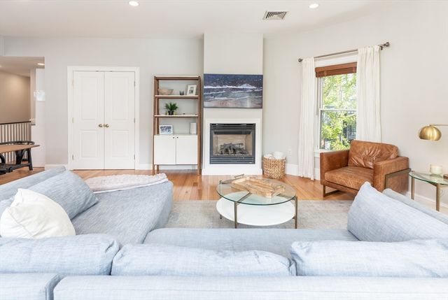 52 Warren 3, Boston, MA 02129