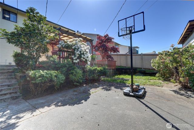 1917 E 60th Street, Tacoma, WA 98404