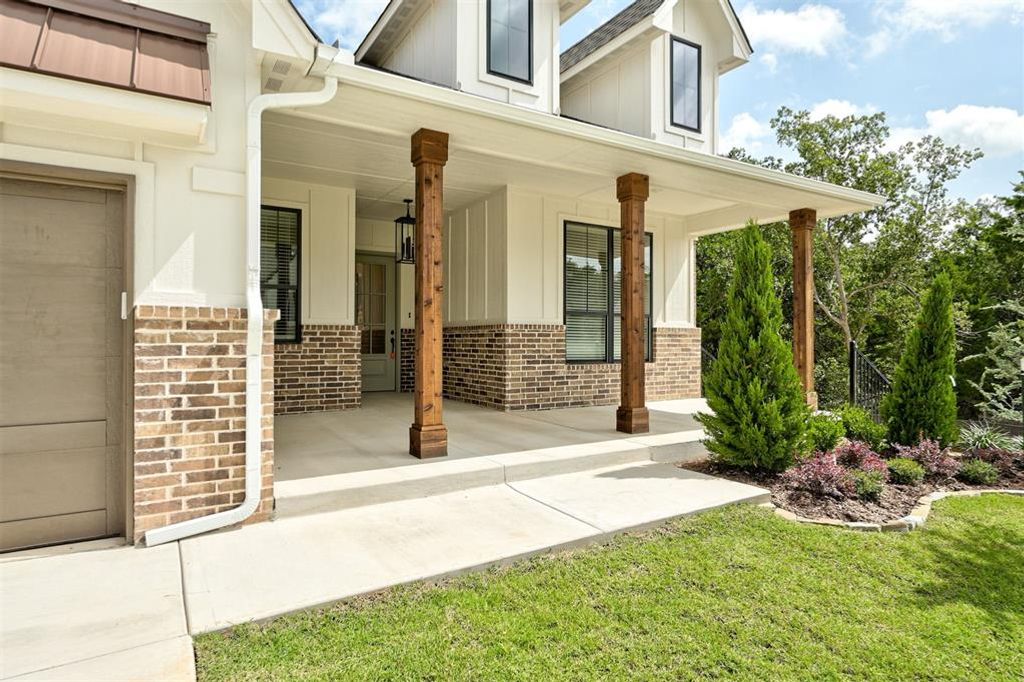 Image 10 of property listing at 3425 Sardina Way, Edmond, OK 73034