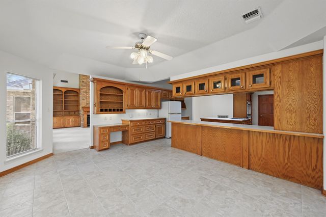 3134 Lake Island Drive, Montgomery, TX 77356