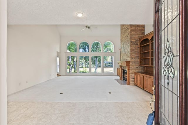 3134 Lake Island Drive, Montgomery, TX 77356