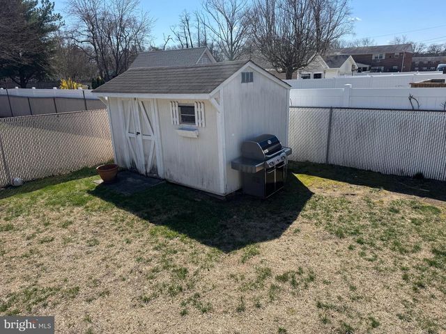 800 BRIDGEBORO ST, Riverside, NJ 08075