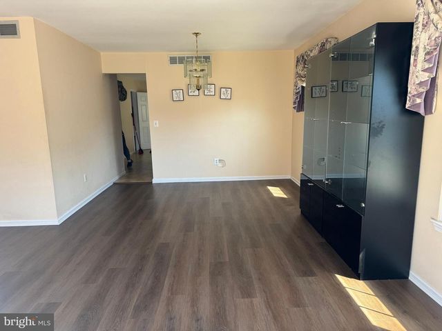 800 BRIDGEBORO ST, Riverside, NJ 08075